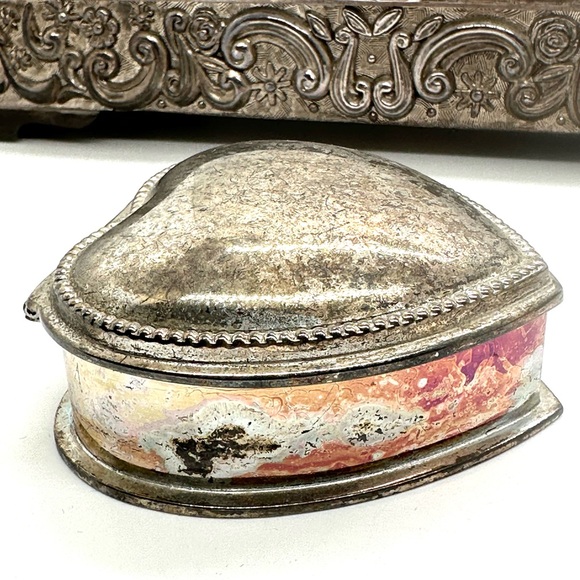 Vintage Silver Small Heart Jewelry Trinket Box - Picture 8 of 10